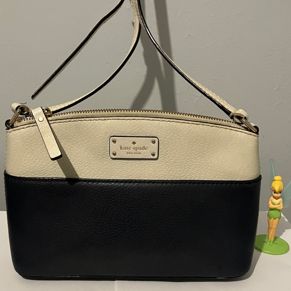 Kate Spade ♠️ Navy blue and Cream Leather Crossbody bag.